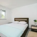Lukrecia Apartmán Neum