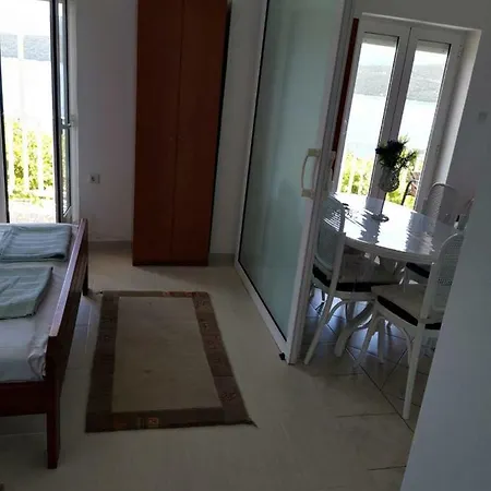 Lukrecia Apartmán Neum