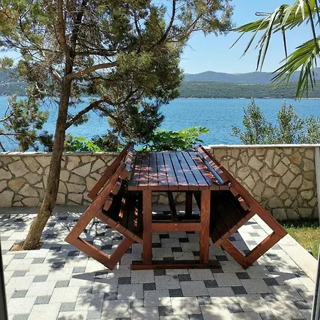 Lukrecia * Neum