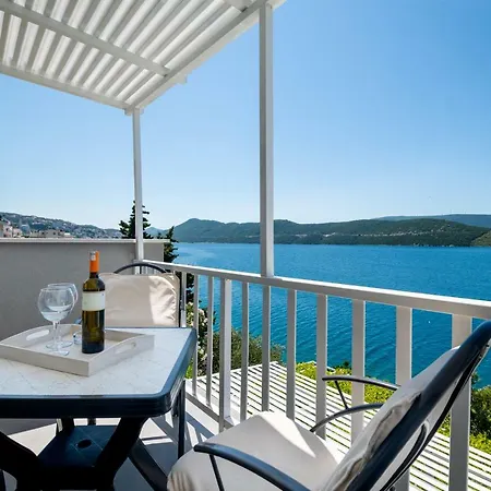 Lukrecia Apartmán Neum