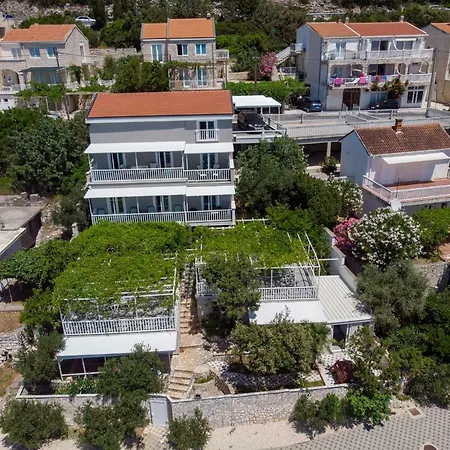 Lukrecia Apartamento Neum